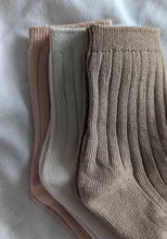 Load image into Gallery viewer, Ribbed socks
