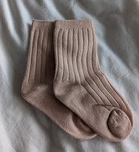 Load image into Gallery viewer, Ribbed socks
